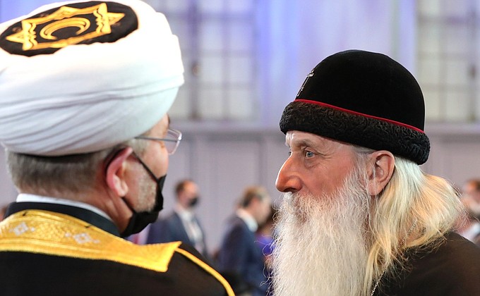 Metropolitan Korniliy of Moscow and All Russia of Russian Orthodox Old-Rite Church (right) before the Presidential Address to the Federal Assembly.