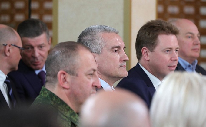 На встрече с представителями общественности Республики Крым и Севастополя.