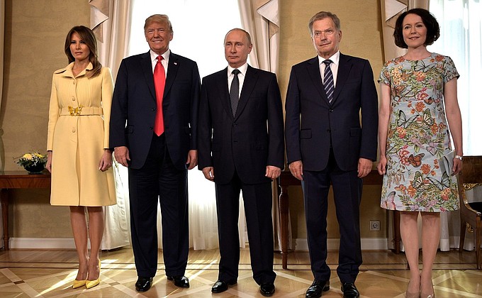 Joint photo session (left to right): First Lady of the United States Melania Trump, US President Donald Trump, President of Russia Vladimir Putin, President of Finland Sauli Niinistö and his wife Jenni Elina Haukio.