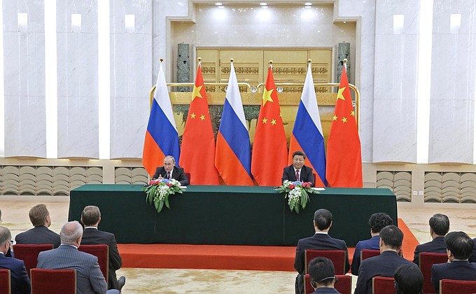 По итогам российско-китайских переговоров Владимир Путин и Си Цзиньпин сделали заявления для прессы.