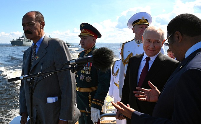 During the visit to Kronstadt. From left: President of Eritrea Isaias Afwerki, Defence Minister Sergei Shoigu, Commander-in-Chief of the Russian Navy Nikolai Evmenov and Prime Minister of Tanzania Kassim Majaliwa.
