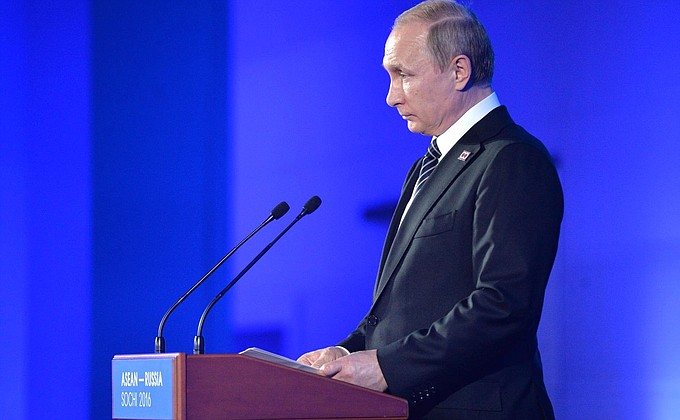 На торжественном приёме от имени Президента Российской Федерации Владимира Путина в честь глав делегаций – участников саммита Россия – АСЕАН.