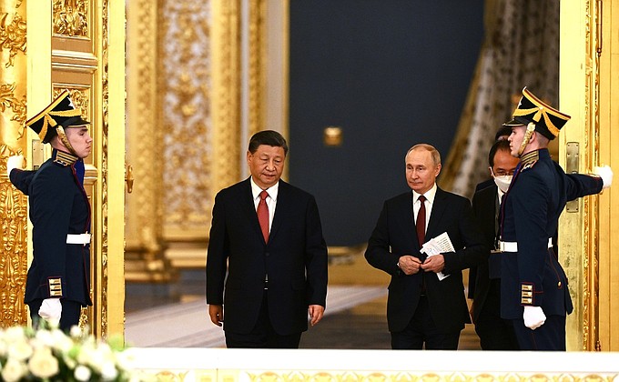 At the beginning of Russian-Chinese talks in an expanded format. With President of the People’s Republic of China Xi Jinping.