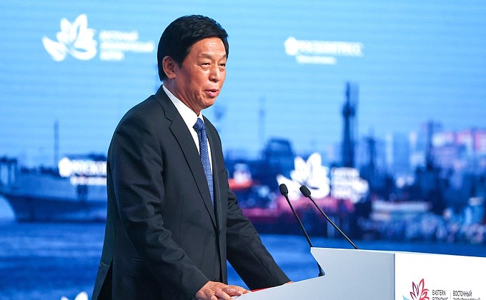 Председатель Постоянного комитета Всекитайского собрания народных представителей Ли Чжаньшу на пленарном заседании Восточного экономического форума.