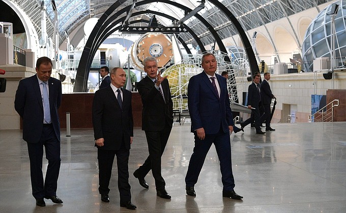 Visiting the Cosmos pavilion at the VDNKh exhibition. With Roscosmos Head Igor Komarov (left), Moscow Mayor Sergei Sobyanin and Deputy Prime Minister Dmitry Rogozin (right).