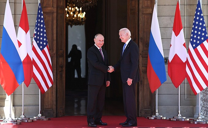 С Президентом Соединённых Штатов Америки Джозефом Байденом перед началом российско-американских переговоров.