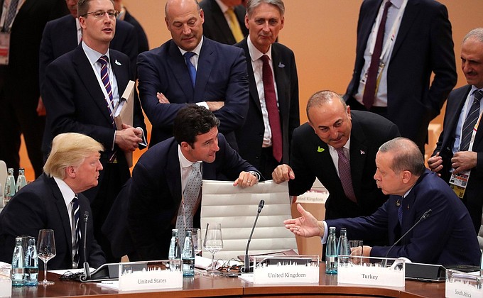 Перед началом пленарного заседания лидеров «Группы двадцати».