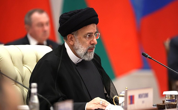 Президент Исламской Республики Иран Сейед Эбрахим Раиси на заседании Совета глав государств – членов ШОС в расширенном составе.