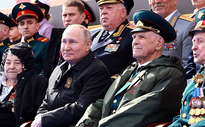 На военном параде в ознаменование 77-й годовщины Победы в Великой Отечественной войне.