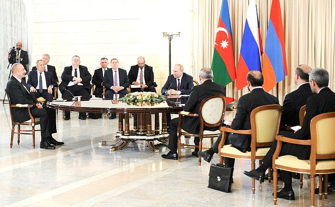 Трёхсторонние переговоры с Президентом Азербайджана Ильхамом Алиевым и Премьер-министром Армении Николом Пашиняном.