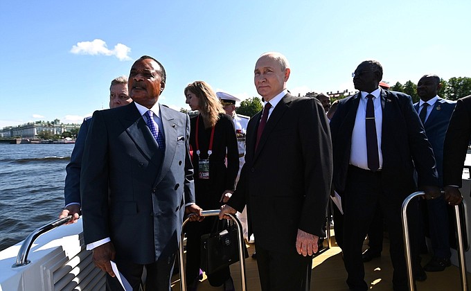 Перед посещением Кронштадта. С Президентом Республики Конго Дени Сассу-Нгессо.