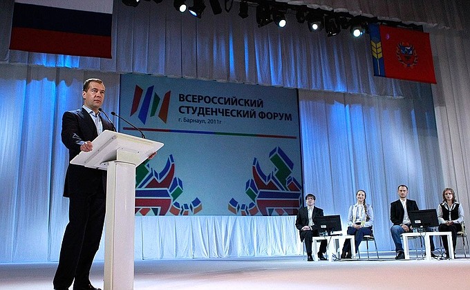 Выступление на Всероссийском студенческом форуме.