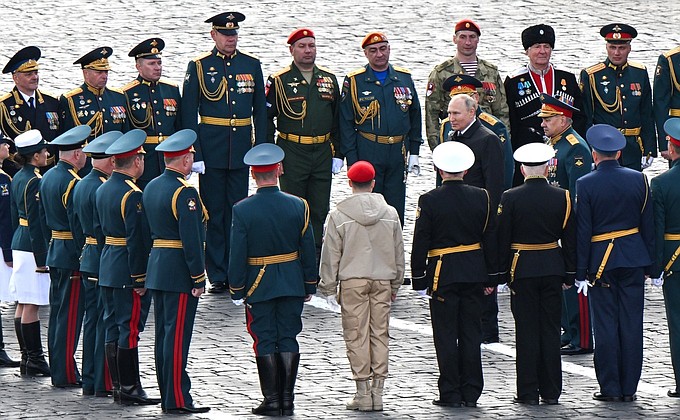По окончании военного парада в ознаменование 77-й годовщины Победы в Великой Отечественной войне.