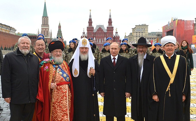 С представителями традиционных конфессий в России.