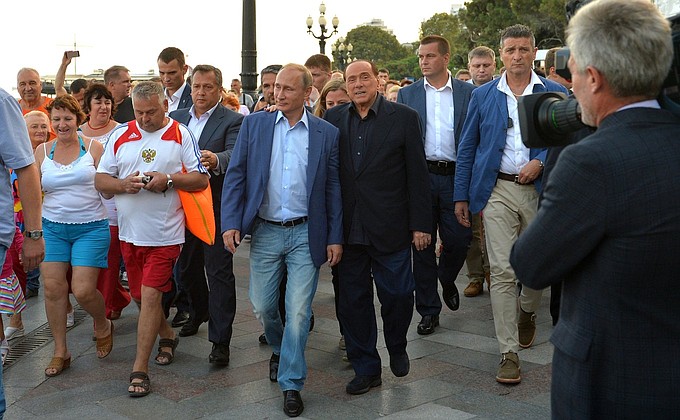 With Silvio Berlusconi during a walk along the esplanade in Yalta.
