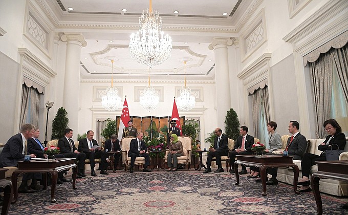 На встрече с Президентом Сингапура Халимой Якоб.
