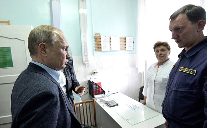 While inspecting a temporary accommodation facility for people affected by the floods, Vladimir Putin visited the medical practice.