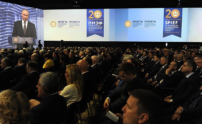 Пленарное заседание XX Петербургского международного экономического форума.