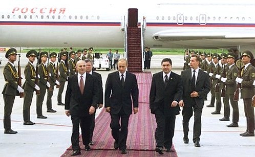 President Putin welcomed at the airport.