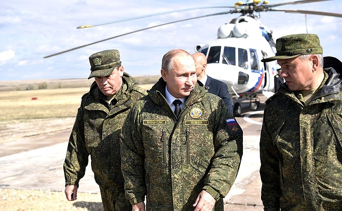 Vladimir Putin arrived at Donguz training ground. With Defence Minister Sergei Shoigu (right) and Chief of the General Staff of the Russian Armed Forces and First Deputy Defence Minister Valery Gerasimov.