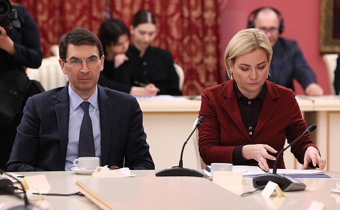 Presidential Plenipotentiary Envoy to the Central Federal District Igor Shchegolev and Minister of Culture Olga Lyubimova at the meeting with Tver Region culture professionals.