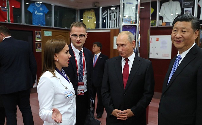 C Председателем КНР Си Цзиньпином во время посещения Всероссийского детского центра «Океан».