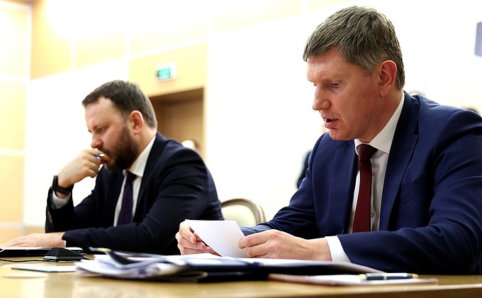 Left: Presidential Aide Maxim Oreshkin and Minister of Economic Development Maxim Reshetnikov during the meeting on the development of Russia’s southern and Azov sea regions.
