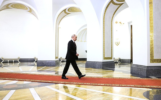 Перед началом церемонии вступления Владимира Путина в должность Президента России.