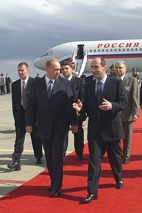 Vladimir Putin with Armenia\'s President Robert Kocharian at Zvartnots Airport.