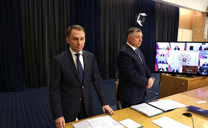 Right: Deputy Prime Minister Marat Khusnullin and Minister of Natural Resources and Environment Alexander Kozlov ahead of the meeting on the development of Russia’s southern and Azov sea regions.
