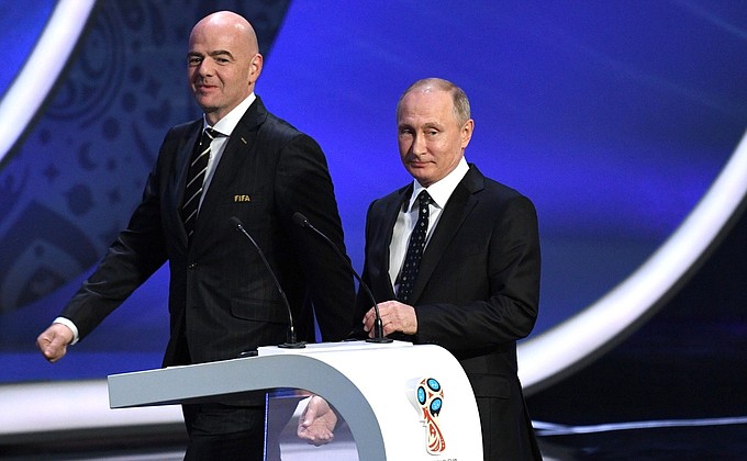 Финальная жеребьёвка чемпионата мира по футболу ФИФА 2018 в России. С президентом ФИФА Джанни Инфантино.