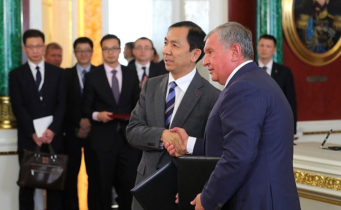Церемония подписания документов по итогам визита Председателя КНР Си Цзиньпина в Россию.