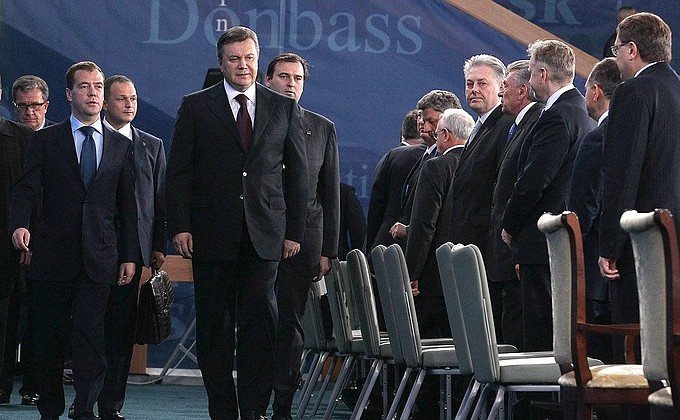 Before the start of the Second Russian-Ukrainian Interregional Economic Forum. With President of Ukraine Viktor Yanukovych.