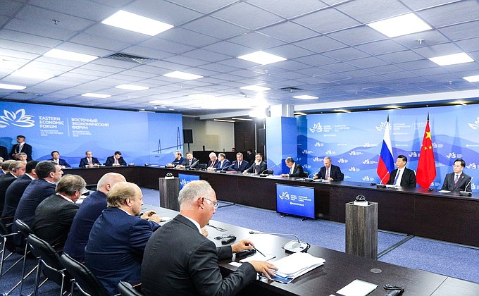 Встреча с участниками круглого стола по российско-китайскому межрегиональному сотрудничеству.