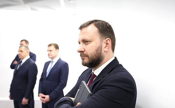 Presidential Aide Maxim Oreshkin during a visit to the Mechtalet animation studio.
