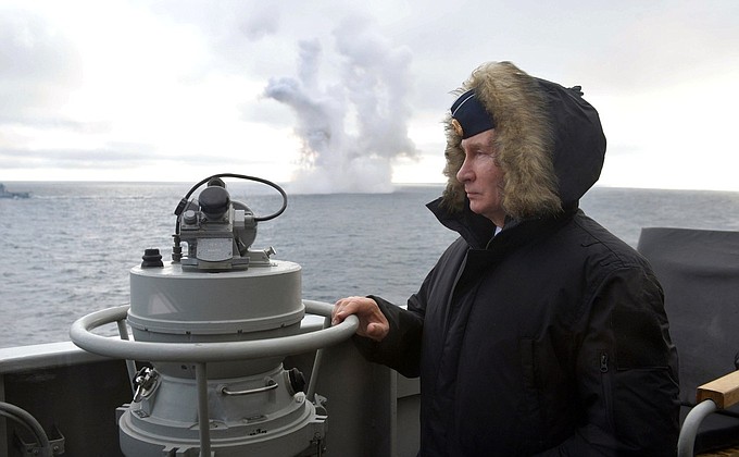 На борту ракетного крейсера «Маршал Устинов» во время совместных учений Северного и Черноморского флотов.