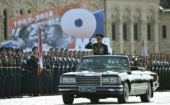 Исполняющий обязанности Министра обороны Сергей Шойгу на военном параде в ознаменование 73-й годовщины Победы в Великой Отечественной войне 1941–1945 годов.