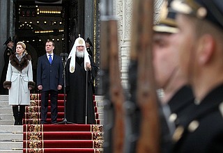 Дмитрий и Светлана Медведевы, Патриарх Московский и всея Руси Кирилл после церемонии освящения Никольского морского собора.