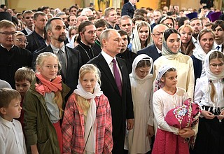 На церемонии освящения храма Воскресения Христова и Новомучеников и Исповедников Церкви Русской в московском Сретенском монастыре.
