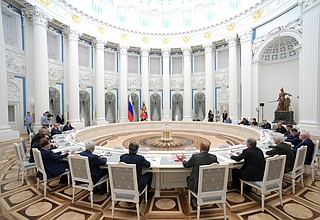 Meeting with State Duma leaders and party faction heads.