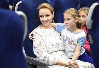Уполномоченный при Президенте по правам ребёнка Мария Львова-Белова привезла в Нижегородскую область детей-сирот из ДНР для устройства в приёмные семьи.