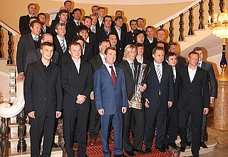 С игроками санкт-петербургской футбольной команды «Зенит».