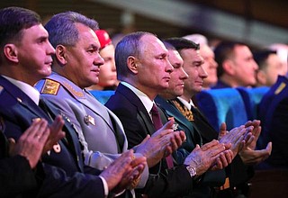 Владимир Путин присутствовал на праздничном концерте, посвящённом Дню защитника Отечества.