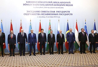 Участники заседания Совета глав государств Содружества Независимых Государств.