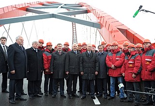 Церемония открытия моста через реку Обь.