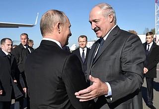 Прибытие в Белоруссию. С Президентом республики Александром Лукашенко.