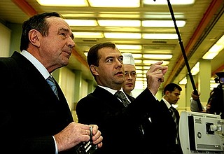 Посещение радиозавода. Слева – генеральный директор Игорь Валиахметов.