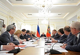 Совещание по выполнению задач в сфере социальной политики, поставленных в указах Президента России.