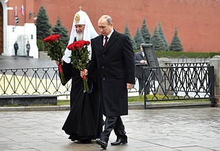 Flower-laying ceremony at the monument to Kuzma Minin and Dmitry Pozharsky on Red Square. With Patriarch of Moscow and All Russia Kirill.