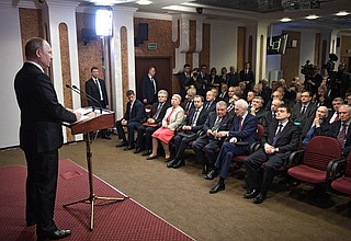 В ходе посещения Курчатовского института Президент выступил на совместном заседании президиума РАН и учёного совета Национального исследовательского центра.